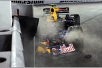 Das Auto von Mark Webber (Red Bull) nach dessen Unfall