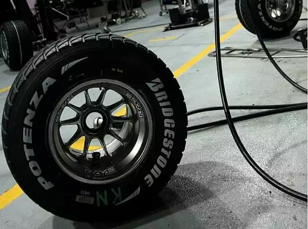 Bridgestone-Regenreifen Titel-Bild zur News: Bridgestone-Regenreifen