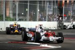 Jarno Trulli (Toyota) vor Mark Webber (Red Bull) 
