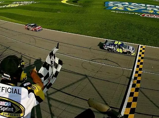 Jimmie Johnson Carl Edwards Titel-Bild zur News: Jimmie Johnson Carl Edwards