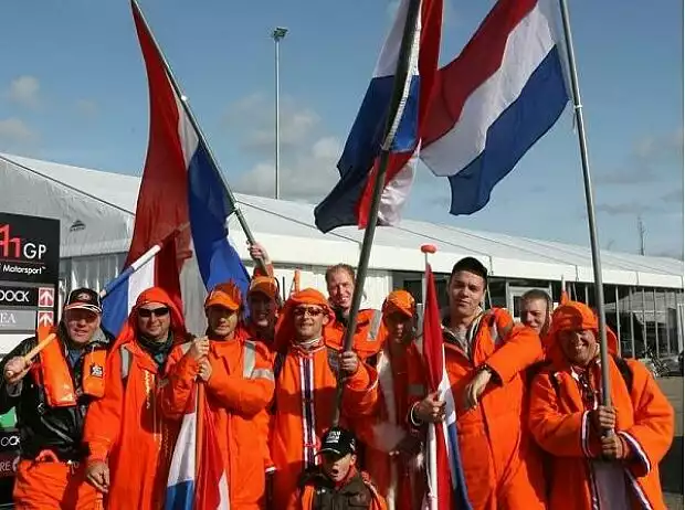 Zandvoort Fans Titel-Bild zur News: Zandvoort Fans