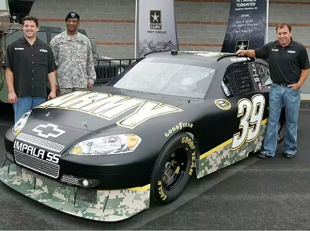 Tony Stewart Ryan Newman Stewart Haas US Army Titel-Bild zur News: Tony Stewart Ryan Newman Stewart Haas US Army