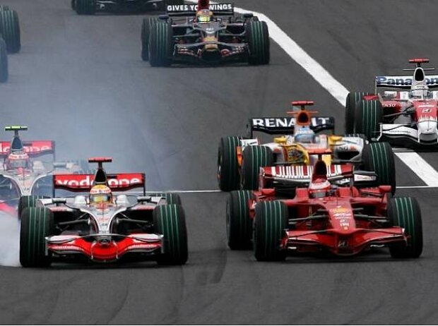 Titel-Bild zur News: Lewis Hamilton und Kimi Räikkönen