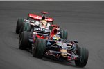 Sébastien Bourdais (Toro Rosso) und Lewis Hamilton (McLaren-Mercedes) 
