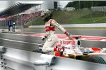 Adrian Sutil (Force India) nach seinem Reifenscheiden