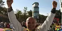 Gabriele Tarquini bejubelt seinen Sieg in Monza
