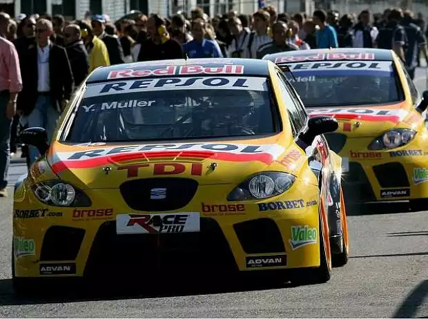 Yvan Muller vor Rickard Rydell Titel-Bild zur News: Yvan Muller vor Rickard Rydell
