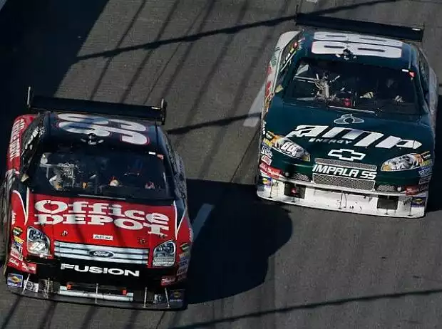 Carl Edwards Dale Earnhardt Jr. Titel-Bild zur News: Carl Edwards Dale Earnhardt Jr.