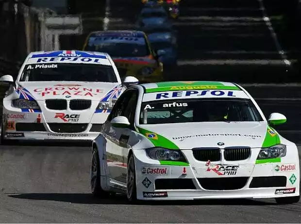 Augusto Farfus vor Andy Priaulx Titel-Bild zur News: Augusto Farfus vor Andy Priaulx