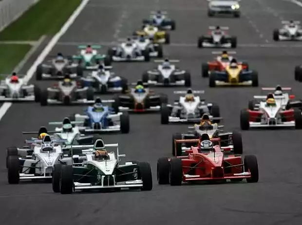 Formel BMW Start Titel-Bild zur News: Formel BMW Start