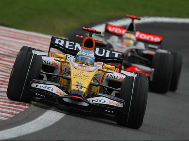 Fernando Alonso vor Lewis Hamilton Fernando Alonso vor Lewis Hamilton
