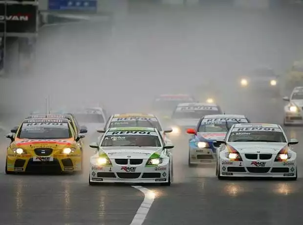 Augusto Farfus führt beim Start zu Lauf eins Titel-Bild zur News: Augusto Farfus führt beim Start zu Lauf eins