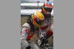 Lewis Hamilton (McLaren-Mercedes) und Timo Glock (Toyota) 