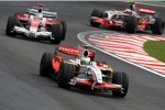 Giancarlo Fisichella (Force India) vor Jarno Trulli (Toyota) 