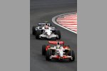 Adrian Sutil (Force India) vor Robert Kubica (BMW Sauber F1 Team) 