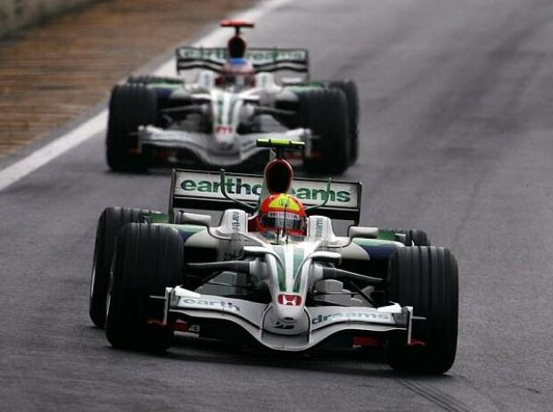 Titel-Bild zur News: Rubens Barrichello vor Jenson Button