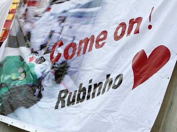 Titel-Bild zur News: Come On Rubinho! - Fan-Flagge in Shanghai