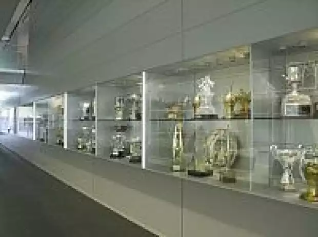 Trophäen-Sammlung bei McLaren Titel-Bild zur News: Trophäen-Sammlung bei McLaren