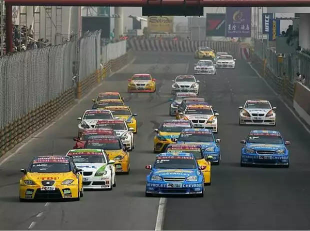 Titel-Bild zur News: Yvan Muller gewinnt den Start 2007 in Macau