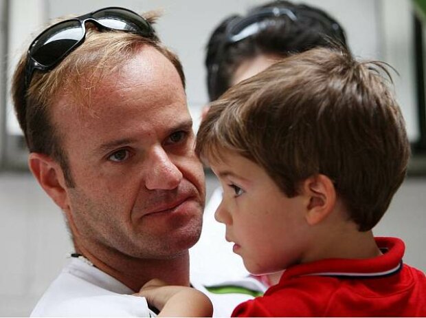Titel-Bild zur News: Rubens Barrichello mit seinem Sohn