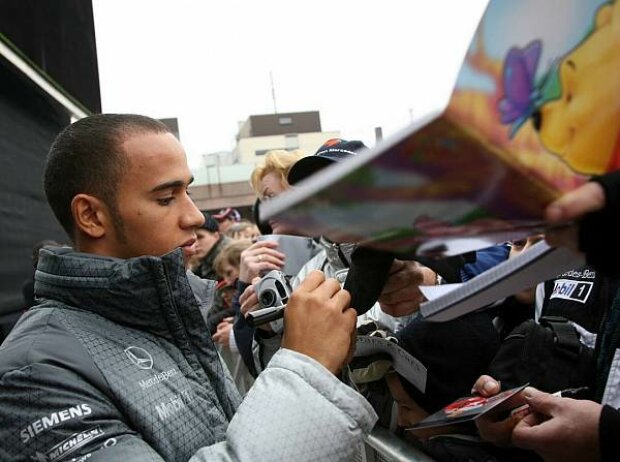 Titel-Bild zur News: Lewis Hamilton bei Stars'n'Cars