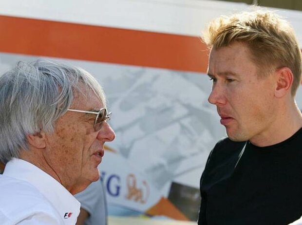 Bernie Ecclestone Mika Häkkinen Bernie Ecclestone Mika Häkkinen