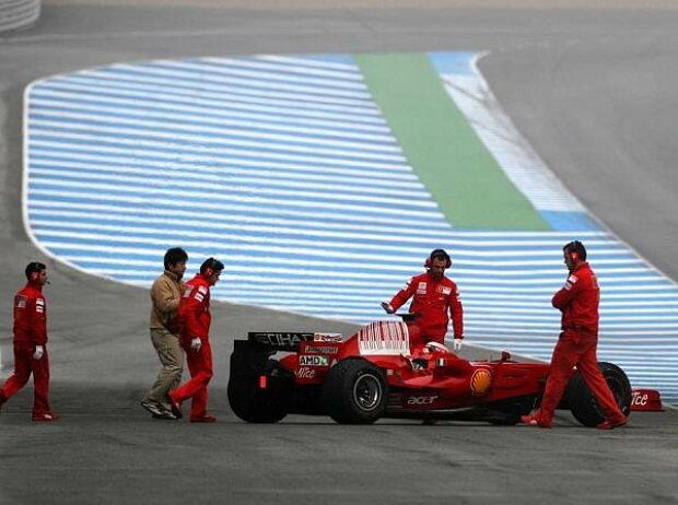 Titel-Bild zur News: Kimi Räikkönen Ferrari Jerez