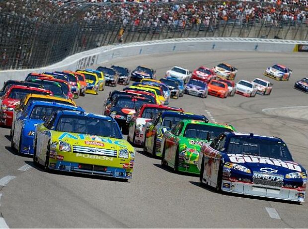 Titel-Bild zur News: NASCAR Start Texas Frühjahr 2008