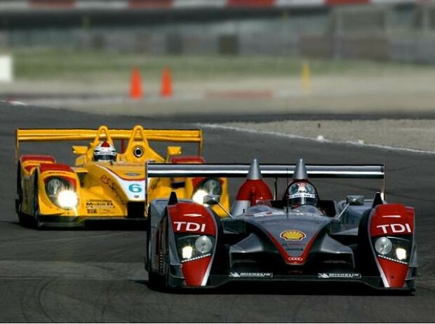 Audi R10 TDI vor einem Porsche RS Spyder