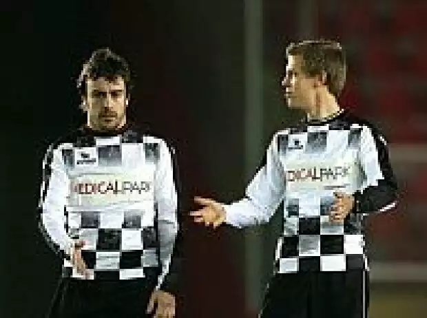 Fernando Alonso und Sebastian Vettel Titel-Bild zur News: Fernando Alonso und Sebastian Vettel