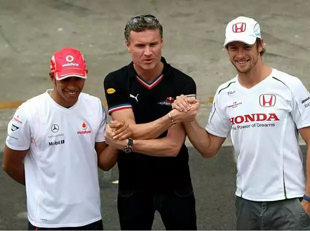 David Coulthard mit Lewis Hamilton und Jenson Button Titel-Bild zur News: David Coulthard mit Lewis Hamilton und Jenson Button
