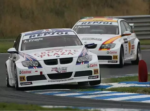 Titel-Bild zur News: Andy Priaulx vor Félix Porteiro