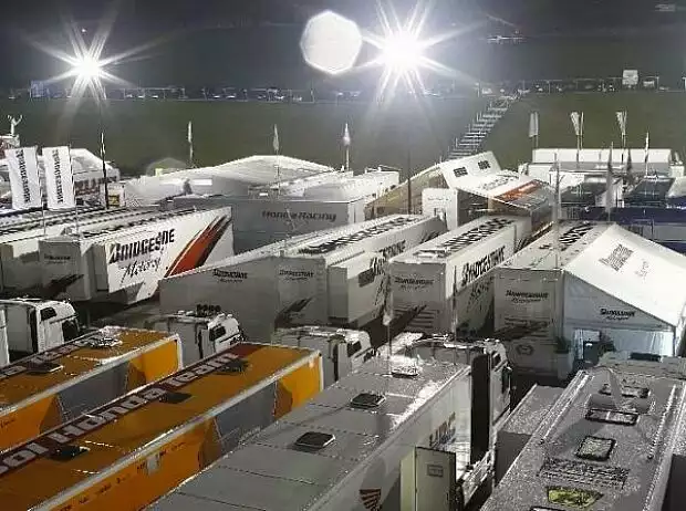 Titel-Bild zur News: MotoGP-Paddock in Katar