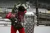 Bild zum Inhalt: Dixon auf der Borg-Warner-Trophy verewigt