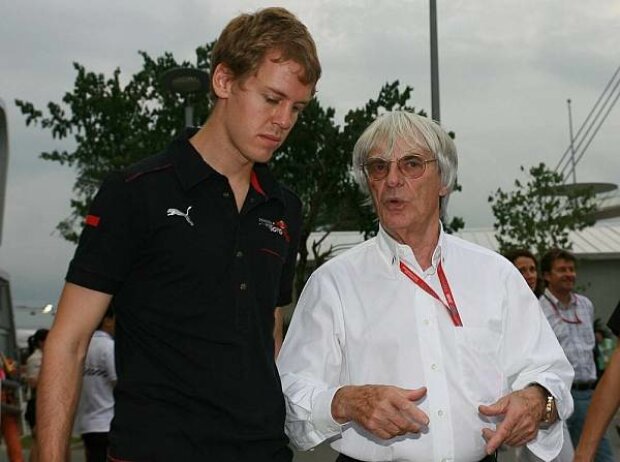 Titel-Bild zur News: Sebastian Vettel und Bernie Ecclestone (Formel-1-Chef)