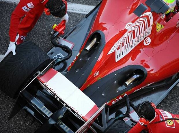 Titel-Bild zur News: Auspuff des Ferrari F60