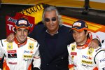 Fernando Alonso, Flavio Briatore (Teamchef) und Nelson Piquet Jr. (Renault)