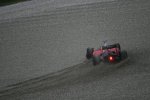 Kimi Räikkönen (Ferrari) dreht sich in das Kiesbett