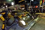 Der Penske-Porsche beim Reifenwechsel