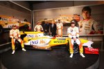 Nelson , Romain Grosjean, Flavio Briatore, Bernard Rey, Adam Kahn und Fernando Alonso (Renault)