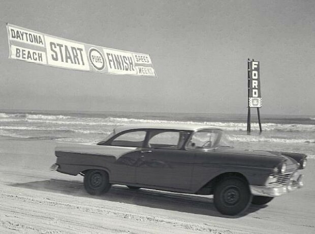 Titel-Bild zur News: 1956 Sandkurs Daytona