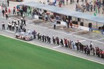 1998: Im 20. Anlauf der erste Daytona-Sieg - Dale Earnhardt Sr. lässt sich in der Boxengasse feiern