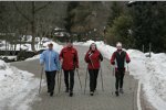  Wolfgang Ullrich, Katherine Legge und Allan McNish beim Nordic Walking