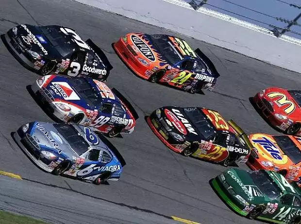 Daytona 1998 Dale Earnhardt Sr. Titel-Bild zur News: Daytona 1998 Dale Earnhardt Sr.