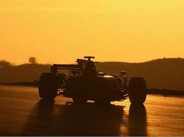 Titel-Bild zur News: Sébastien Buemi Toro Rosso Test Abendsonne