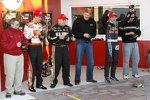 Joey Logano  Ryan Newman Scott Speed bei einem Wettbewerb mit funkgesteuerten Modellautos