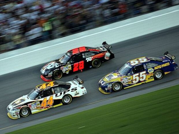 Dale Jarrett Travis Kvapil Michael Waltrip