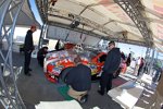 Der Chevrolet von Tony Stewart bei der Inspektion