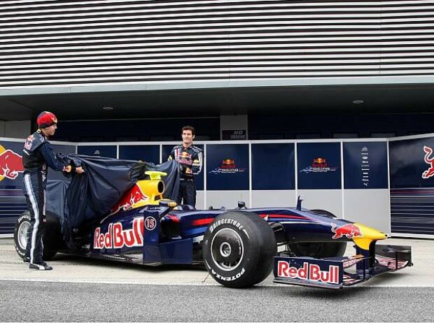 Titel-Bild zur News: Sebastian Vettel, Mark Webber und der Red-Bull-Renault RB5