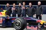 Mark Webber Sebastian Vettel Adrian Newey (Technischer Direktor) Christian Horner (Teamchef) Geoff Willis (Technischer Direktor) (Red Bull) 